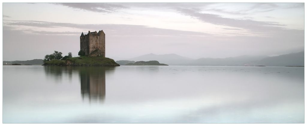 Wallario Wandbild aus Acryl, 200 x 80 cm, freischwebende Optik - Schloss in Schottland