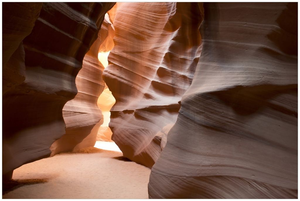 Wallario Premium Glasbild, freischwebende Optik, kräftige Farben, Größe 90 x 60 cm Motiv Antelope Canyon Arizona USA