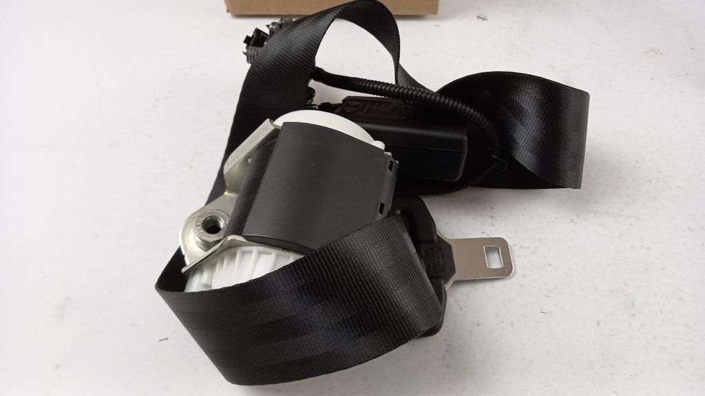 Original FORD Focus 2014- (CEW) Sicherheitsgurt hinten mitten 1942836