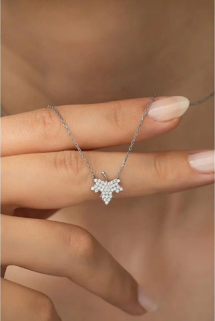 Collier en argent sterling 925 avec pendentif feuille d'érable et zircon