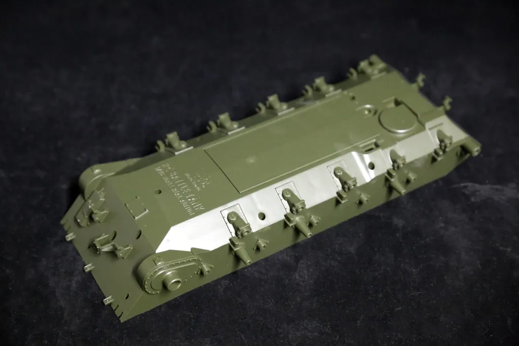 Chassis inférieur 39-002 pour réparer le char RC Heng Long 3839