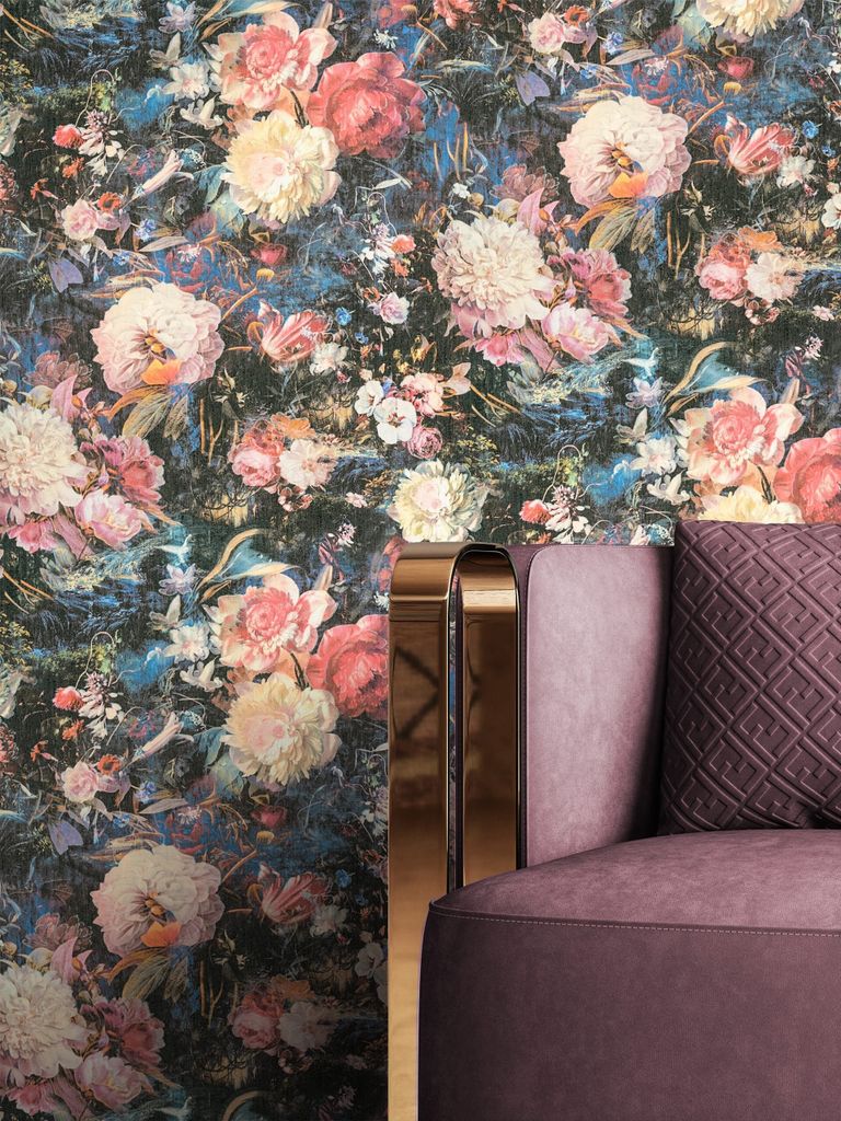 NEWROOM Tapete Bunt Vliestapete Blumen - Blumentapete Floral Rot Violett Rosen Pfingstrosen Rosentapete Romantisch Vintage