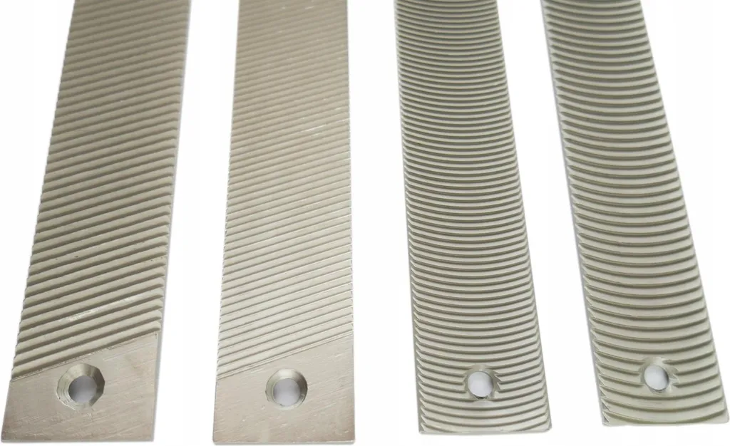 Râpe à étamer biseautée double face avec profil semi-circulaire tranchant