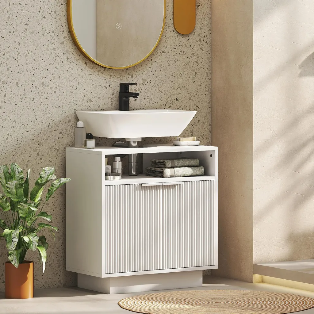 Meuble vasque à portes striées blanches avec compartiment de rangement