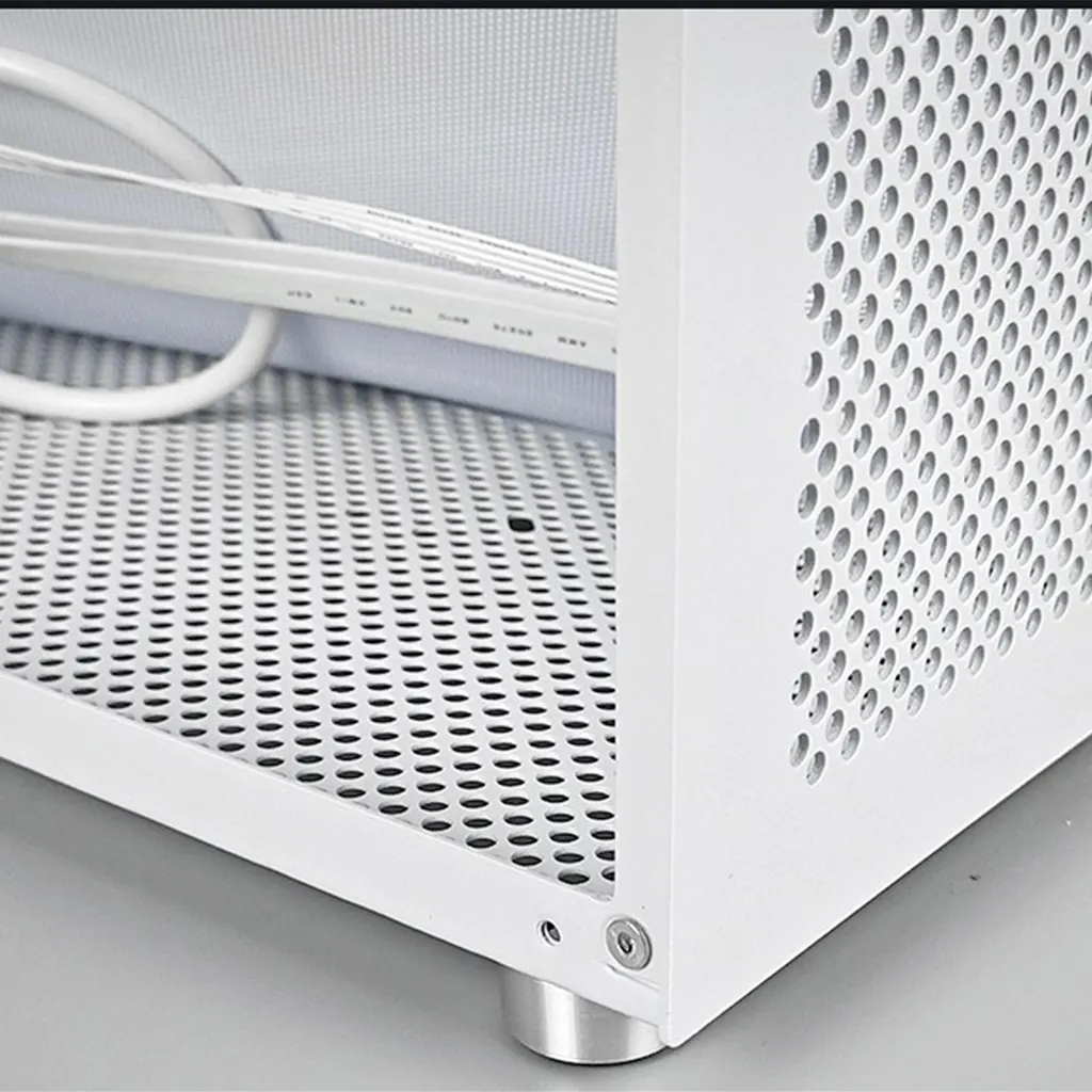 Petit boîtier PC bureautique et jeu pour setup compact performant