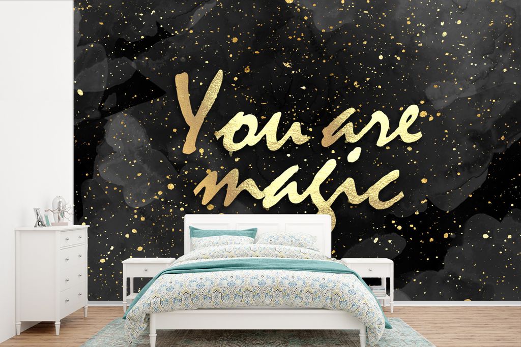 MuchoWow Fototapete für Wohnzimmer oder Schlafzimmer Wandtapete Vinyl Motivtapete Zitate - Magie - Gold - Schwarz - 450x300 cm - Gemusterte