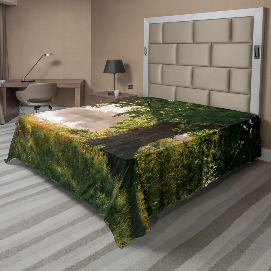 ABAKUHAUS Lenzuolo con albero, fogliame antico in un paesaggio mistico con nebbia e fiume, immagine, lenzuolo morbido e confortevole per un letto decorativo, 1 pezzo, 260 cm x 228 cm, marrone, verde, sabbia