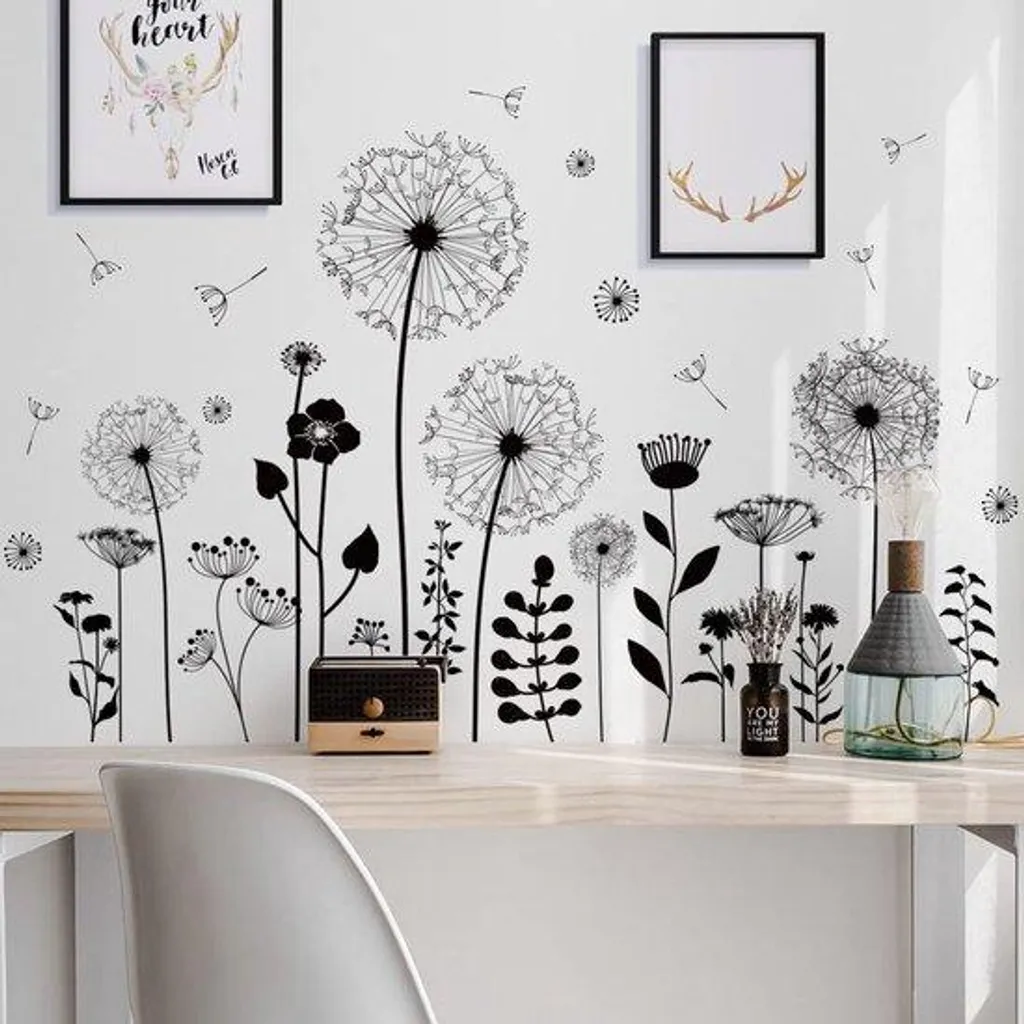 Sticker mural fleurs noires géantes : habiller un mur vide facilement