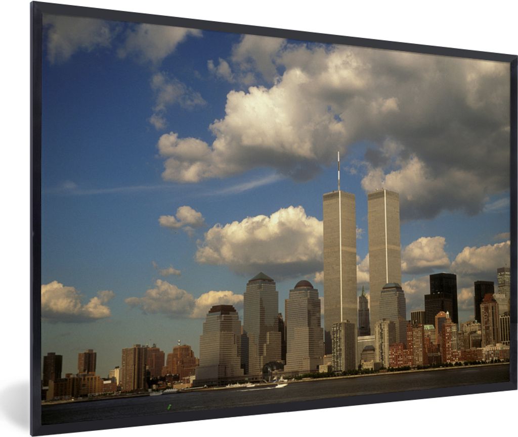 MuchoWow MuchoWow Gerahmtes Poster Wolken umgeben das World Trade Center in New York 60x40 cm - Poster mit zchwarzem Bilderrahmen - Printing - ...