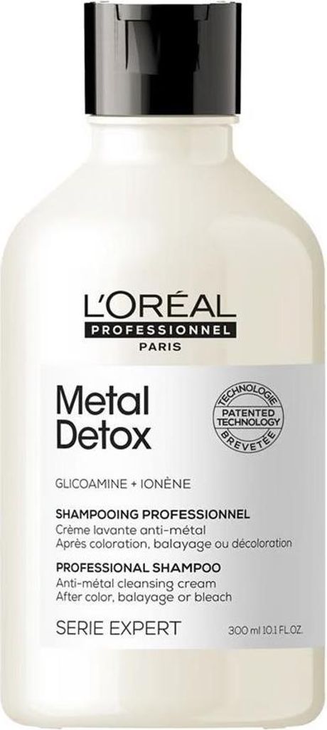 A bottle of L'Oréal Professionnel Metal Detox shampoo against a white background.