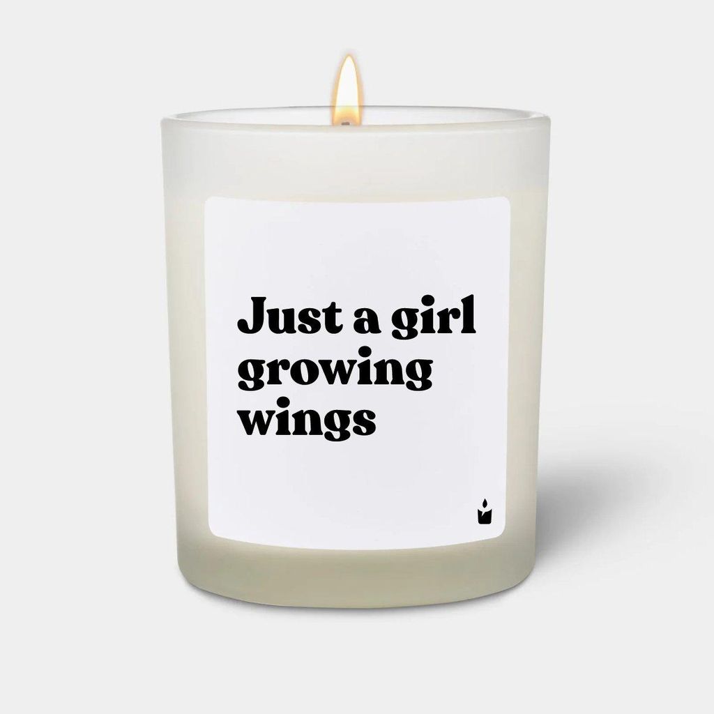 ChattyCandles Duftkerze Weiss Woody Just a girl growing wings
