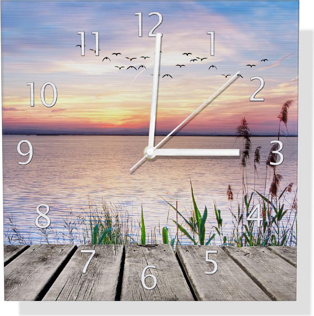 Wallario Design Wanduhr Seepanorama mit Schilf und fliegenden Vögeln aus Aluverbund, Größe 30 x 30 cm