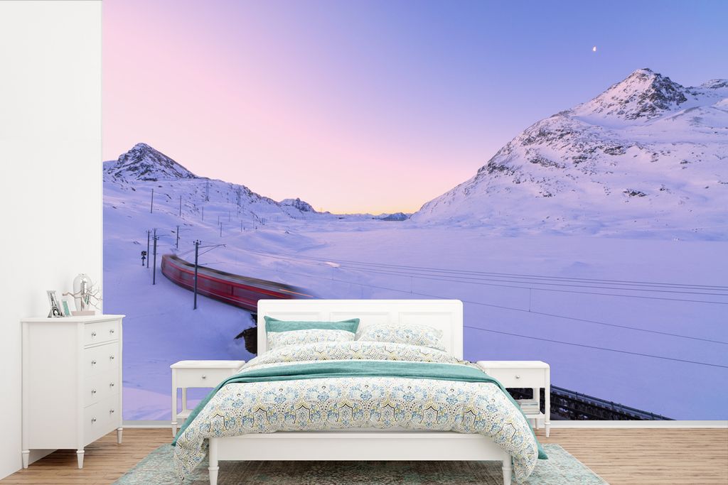 MuchoWow Fototapete für Wohnzimmer oder Schlafzimmer Wandtapete Vinyl Motivtapete Zug durch die verschneite Landschaft der Schweiz im Morgengrau...