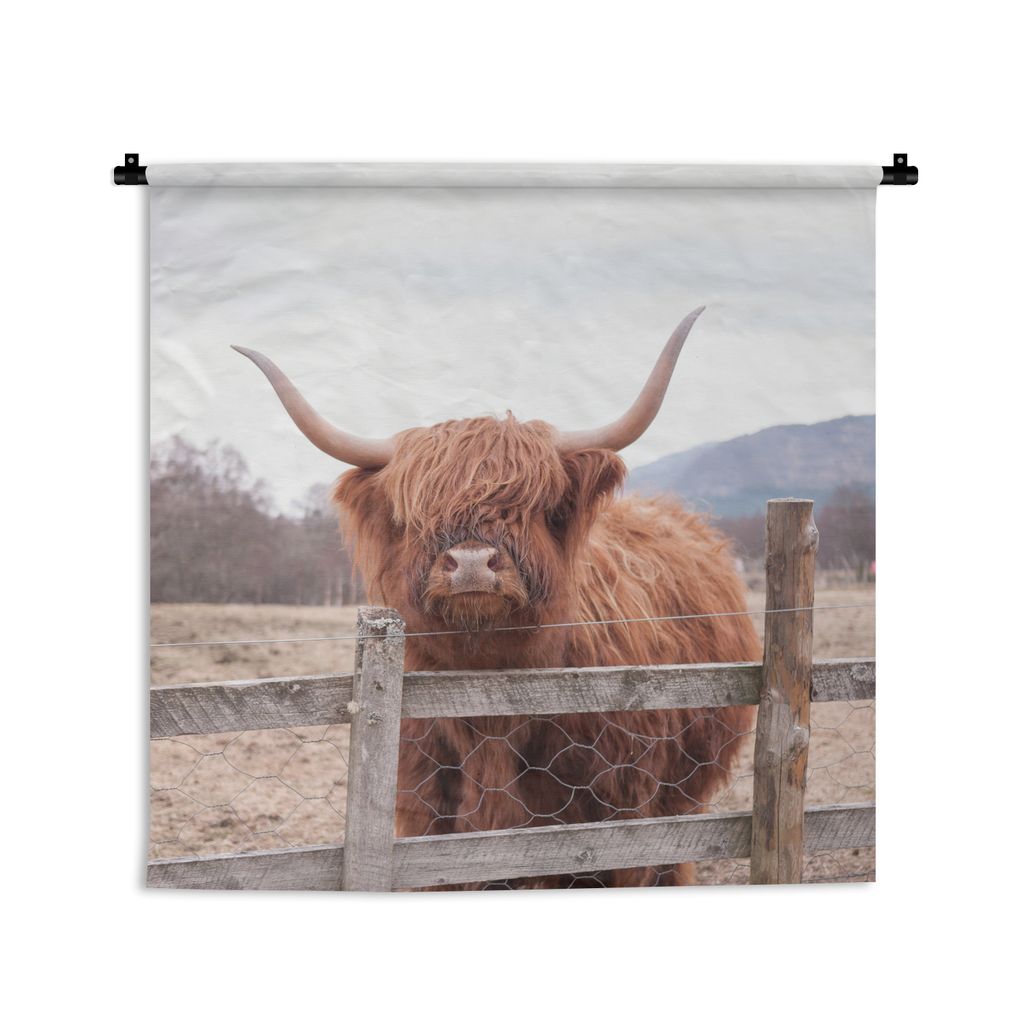 MuchoWow Wandteppich Wandbehang Scottish Hochlandrind - Gras - Zaun 90x90 cm Tapisserie Dekoration Wandtuch - Wandaufhänger
