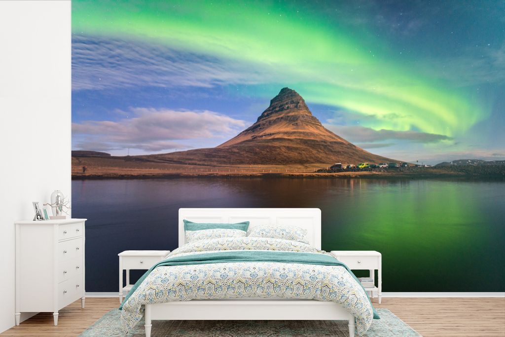 MuchoWow Fototapete für Wohnzimmer oder Schlafzimmer Wandtapete Vinyl Motivtapete Nordlicht über einem Vulkan - 390x260 cm - Papiertapete