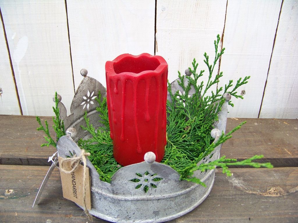 Krone Tablett aus Metall