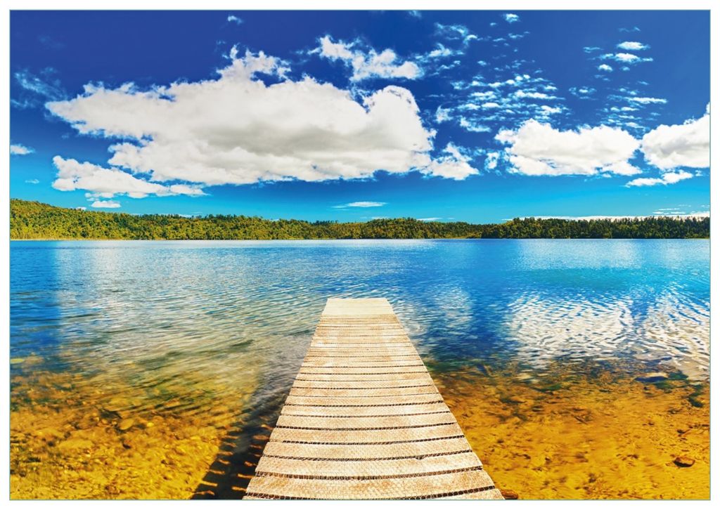Wallario Premium Glasbild, freischwebende Optik, kräftige Farben, Größe 100 x 70 cm Motiv Klarer See mit Steg - Blauer Himmel