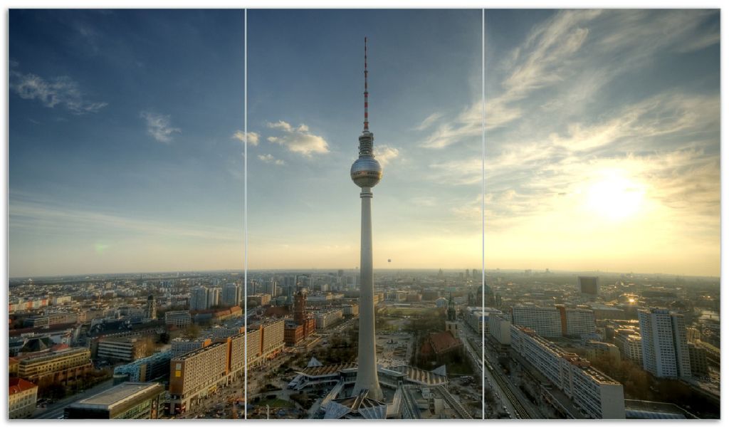 Wallario Herdabdeckplatte aus Glas, Größe 90 x 52 cm 3-teilig, Motiv Fernsehturm Berlin mit Panoramablick über die Stadt