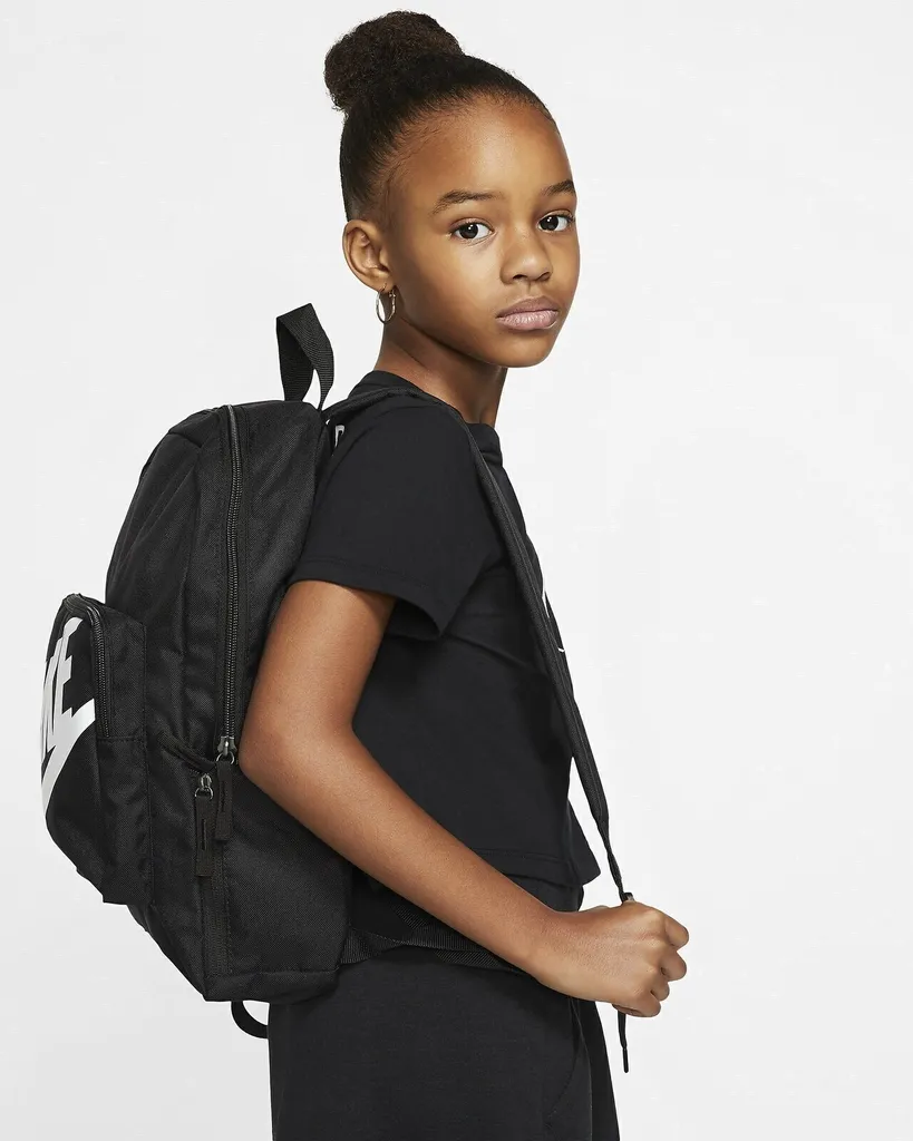 Zaino Nike Classic Junior BA5928010 | Recensione e Caratteristiche 16L - 8