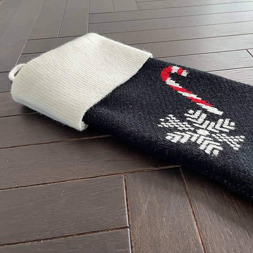 Weihnachtsstrumpf 46 cm mit großer Öffnung und geräumigem Innenraum für den Tisch