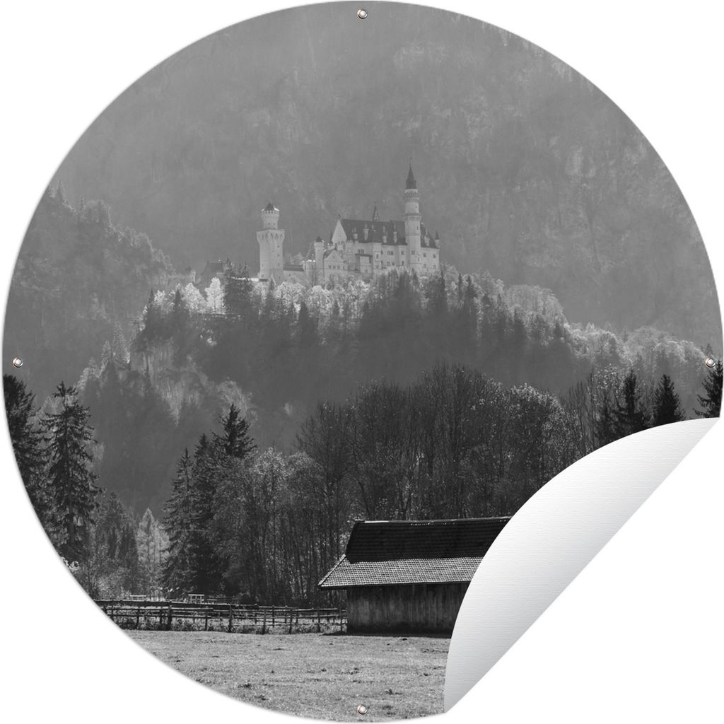 MuchoWow Gartenposter Outdoor-Poster Rund Schloss Neuschwanstein auf einem Berg - schwarz und weiß Ø 150 cm Gartendeko Rundes Poster draußen