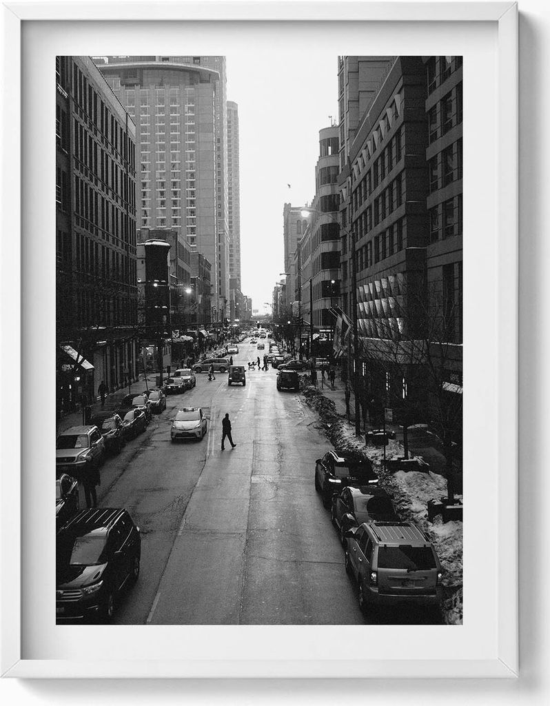 Schwarze und weiße Straßen von Chicago– Wandbild mit Rahmen – Gerahmtes Bild – Wanddekoration – 60x80 cm – Weiß Rahmen