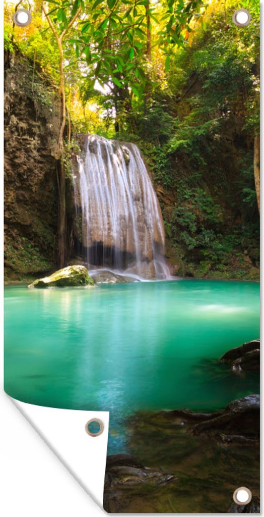 MuchoWow 30x60 cm Outdoor-Poster Gartendeko Sichtschutz Garten Poster für den Garten Sonnenlicht an einem Wasserfall im Erawan-Nationalpark, Th...
