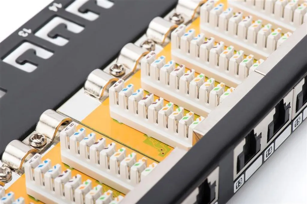 Patch panel 24 ports Cat6 blindé idéal pour optimiser un rack 19 - 2