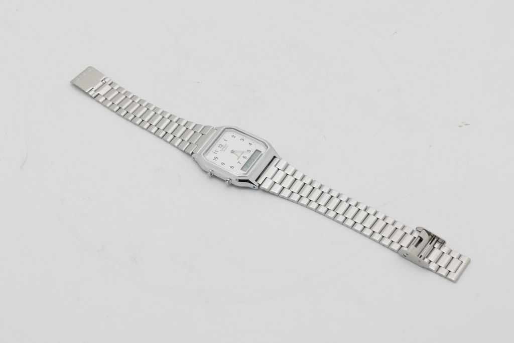 CASIO AQ230A-7BMQ Collection Uni Retro Armbanduhr, silber Produktbild 