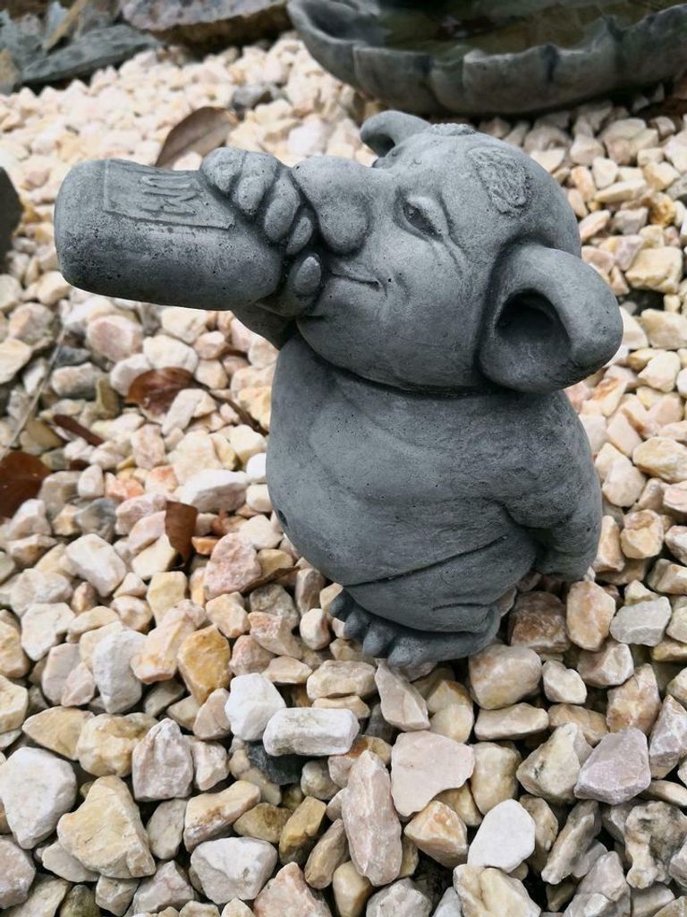 Steinguss Deko Gartenfigur Troll der Trinker Produktbild 