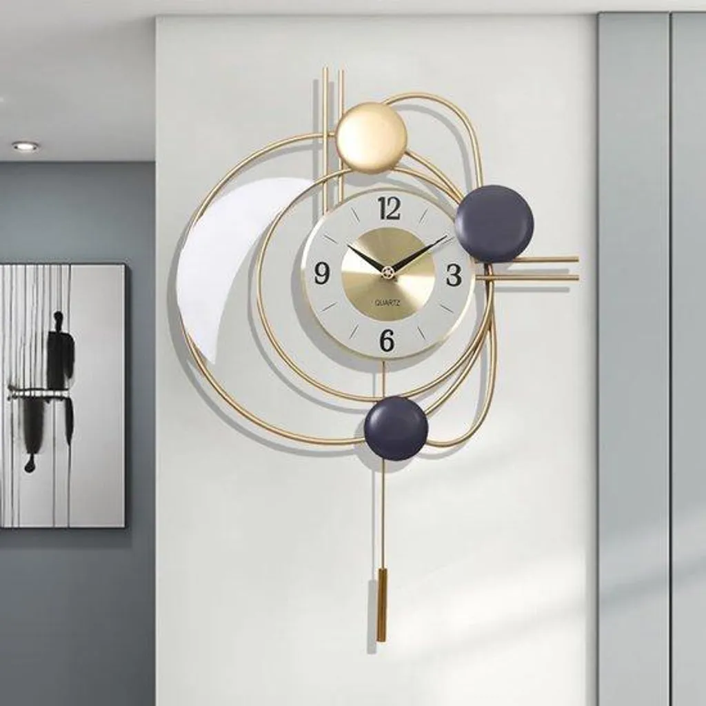 Horloge murale dorée sans bruit : finissez-en avec le tic-tac stressant