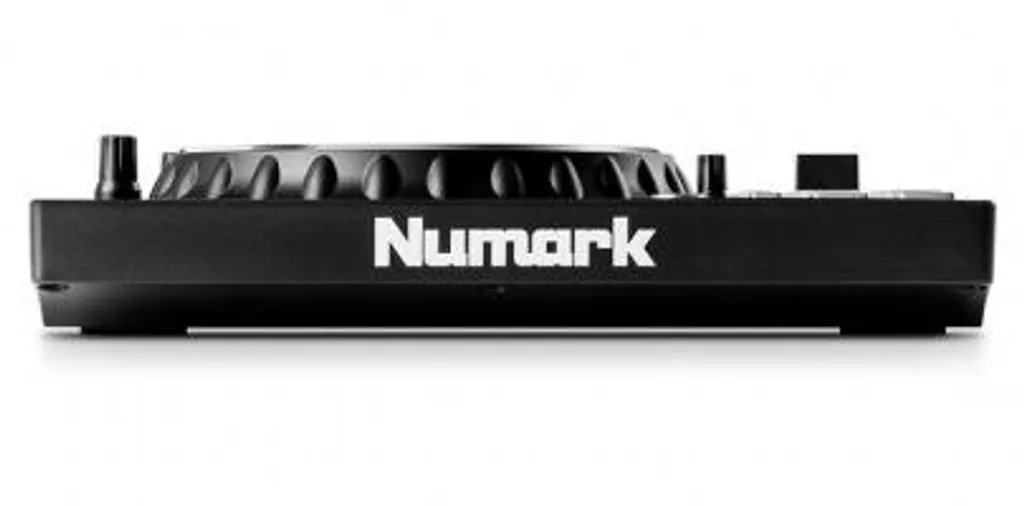 Numark Mixtrack Platinum FX - Jog Wheels 6 pouces et écrans intégrés - 10