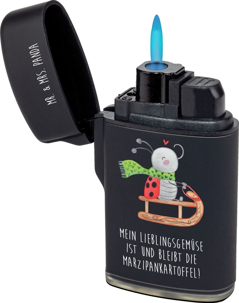 Mr. & Mrs. Panda sturmfeuerzeug Smörle Rodeln - Schwarz - Geschenk, Feuerzeuge, Schlittenfahren, gas anzünder, Winter, Feuerzeug, Gasfeuerzeug, M...