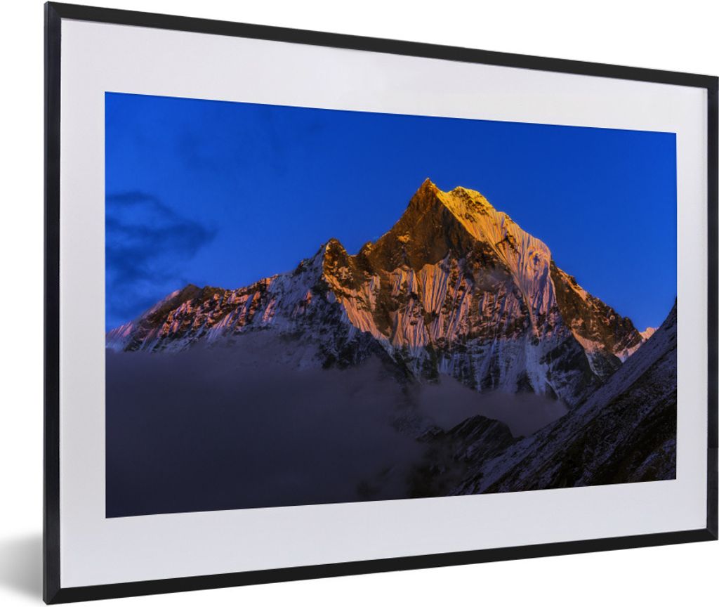 MuchoWow Gerahmtes Poster Machhapuchhre Berg bei Sonnenuntergang in Annapurna Base Camp, Nepal 60x40 cm - Poster mit Schwarzem Bilderrahmen Wandp...