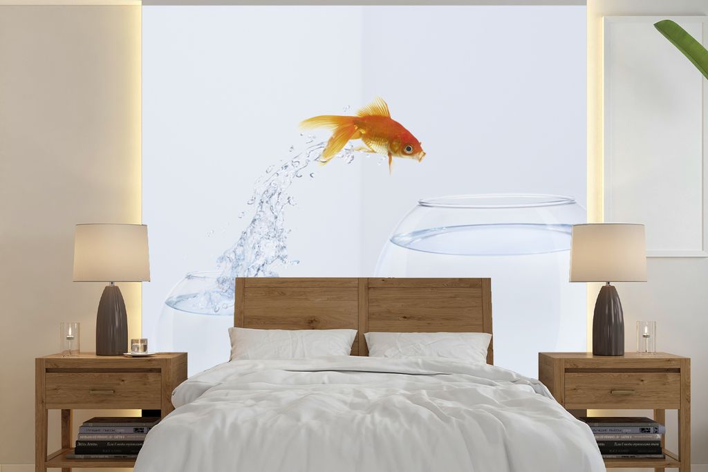 MuchoWow Fototapete für Wohnzimmer oder Schlafzimmer Wandtapete Vinyl Motivtapete Goldfisch - Weiß - Fischglas - 300x300 cm - Wanddekoration