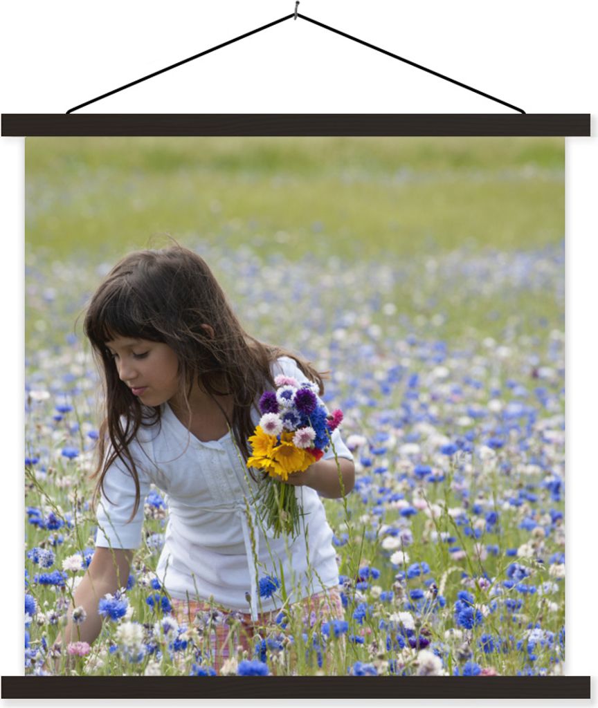 MuchoWow Textilposter Mädchen - Blumen - Wiese 60x60 cm mit schwarzem Rahmen - Posteraufhänger