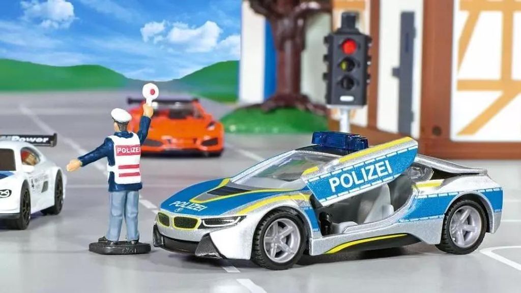 Miniature BMW I8 Police Tchèque - Édition SIKU Super 1:50 - Modèle #2348 - Neuf Sous Blister
