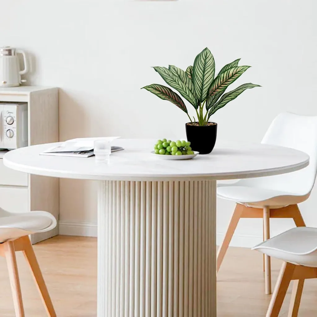 Calathea artificiel 33cm idéal pour décorer un bureau sans lumière