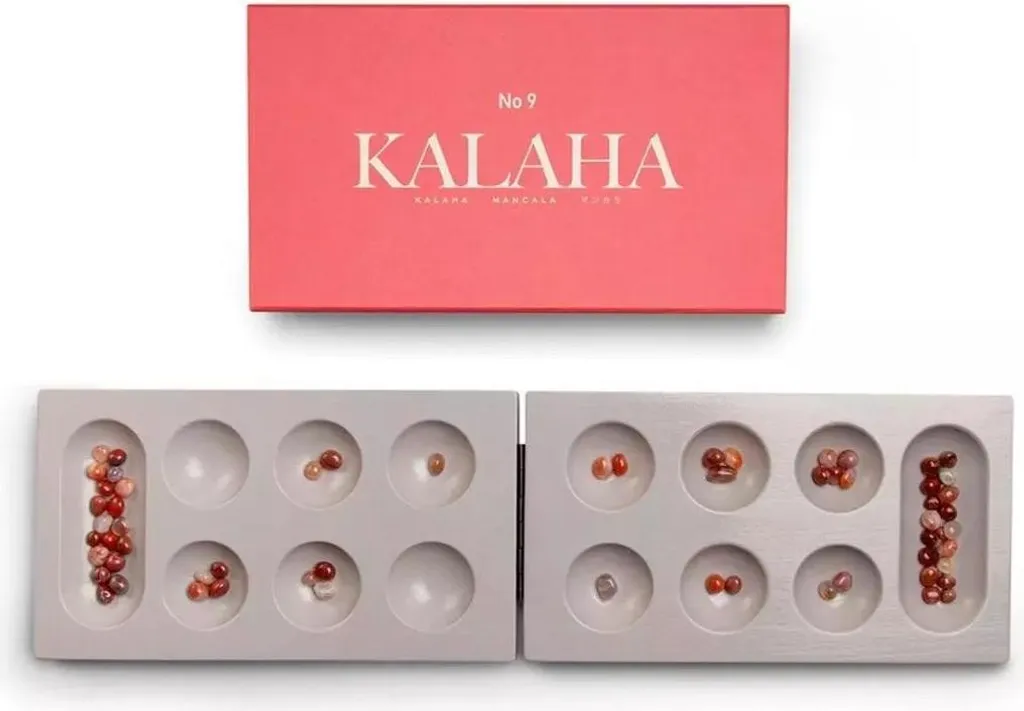 Jeu de Kalaha pliable format voyage avec charnières et billes multicolores