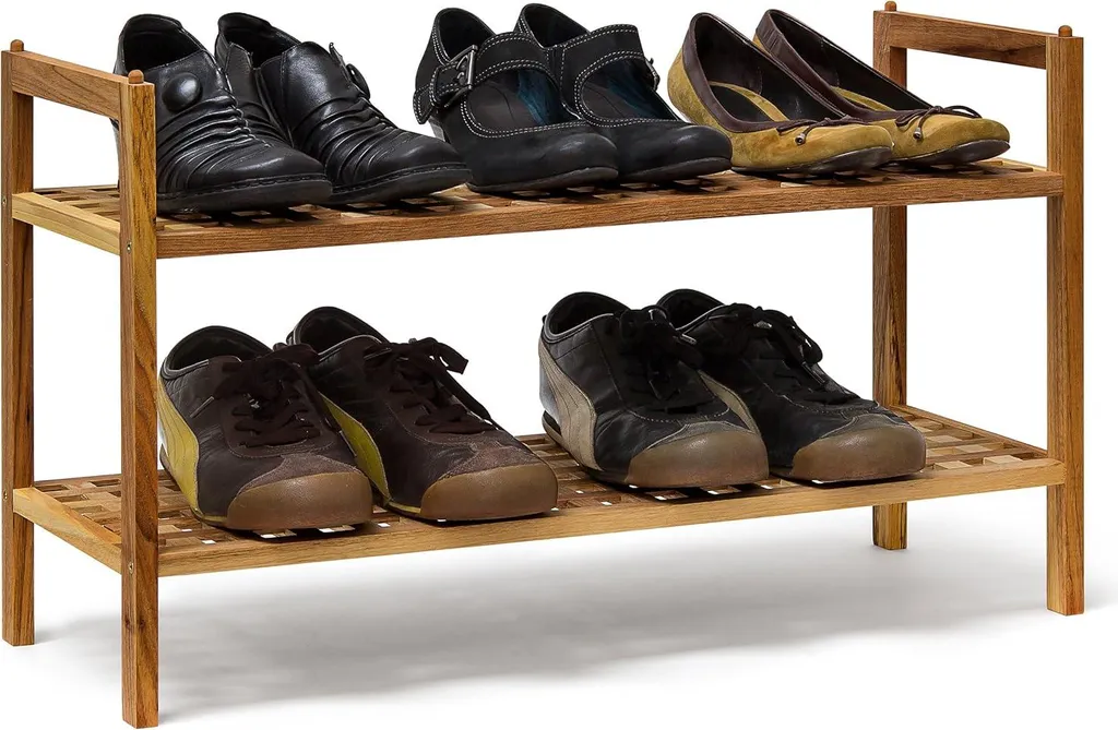 Petit meuble à chaussures en bois naturel pour une entrée bien rangée