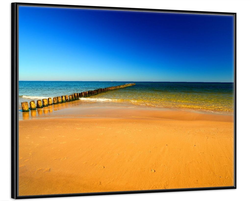 Wallario Wandbild Sandstrand in orange - Blaues Meer - Blauer Himmel, Größe: 40,30 x 50,30 cm, Poster mit schwarzem Aluminiumrahmen