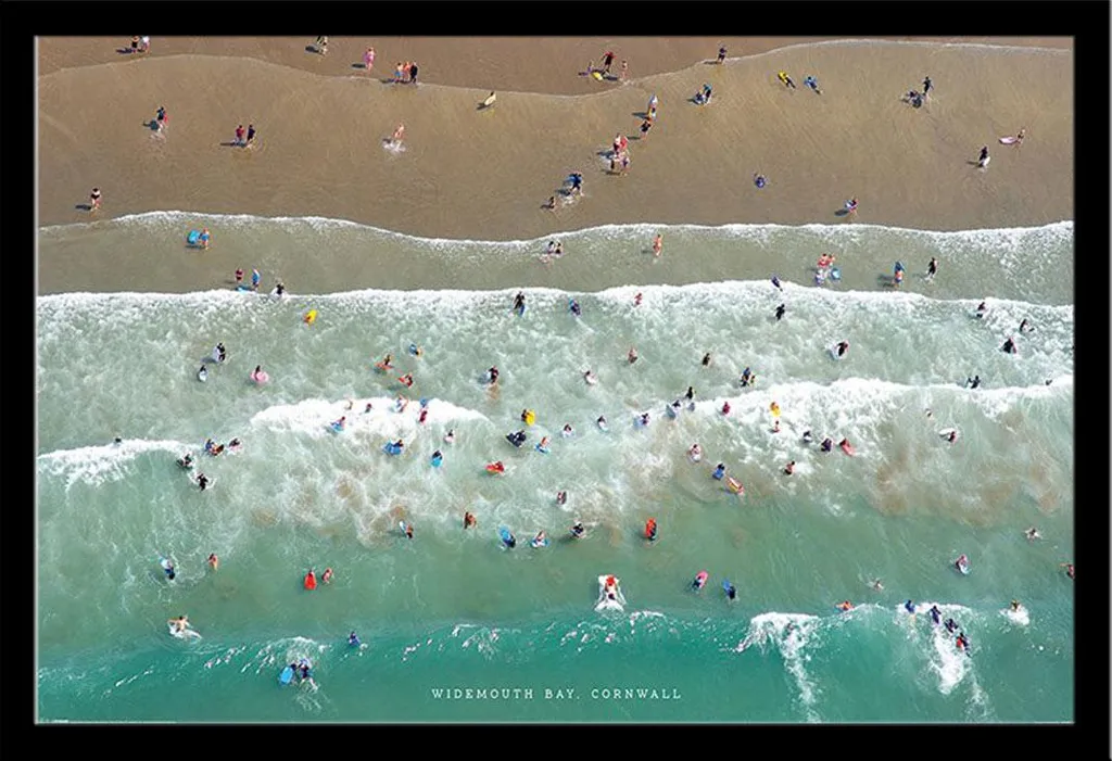 Poster Jason Hawkes Widemouth Bay Cornwall + Cornice Shinsuke Maxi MDF