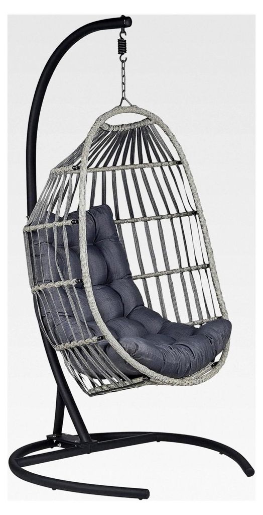Hängesessel aus Rattan mit schwarzem Gestell und dunkelgrauem Kissen