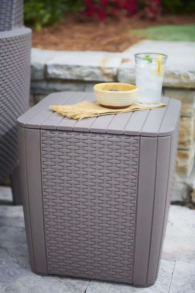 Table de jardin avec rangement généreux Luzon Allibert aspect rotin