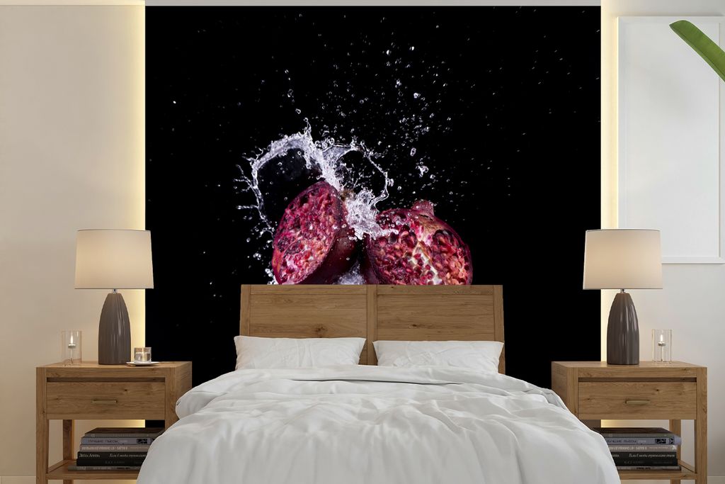 MuchoWow Fototapete für Wohnzimmer oder Schlafzimmer Wandtapete Vinyl Motivtapete Granatapfel - Frucht - Wasser - Schwarz - Violett - 240x240 cm...