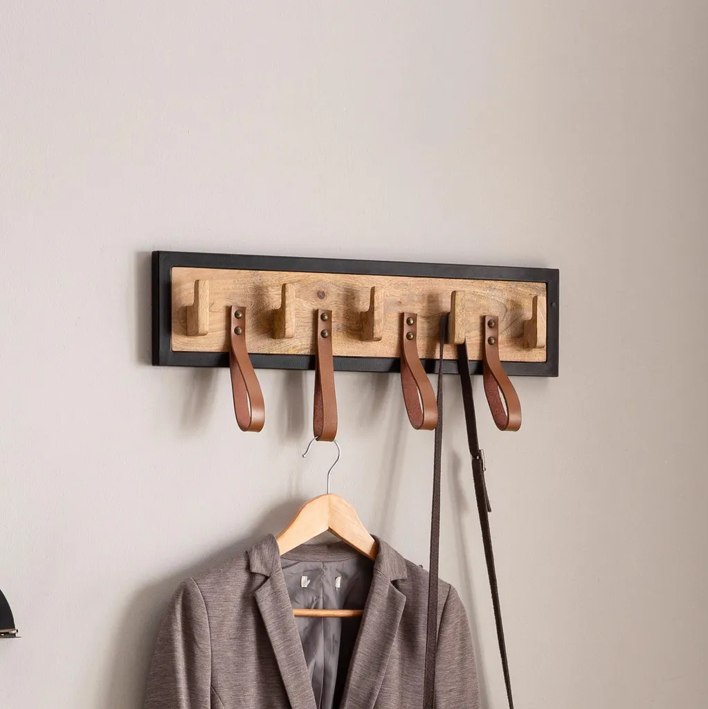 Porte-manteau robuste pour petits couloirs en bois massif et cuir souple