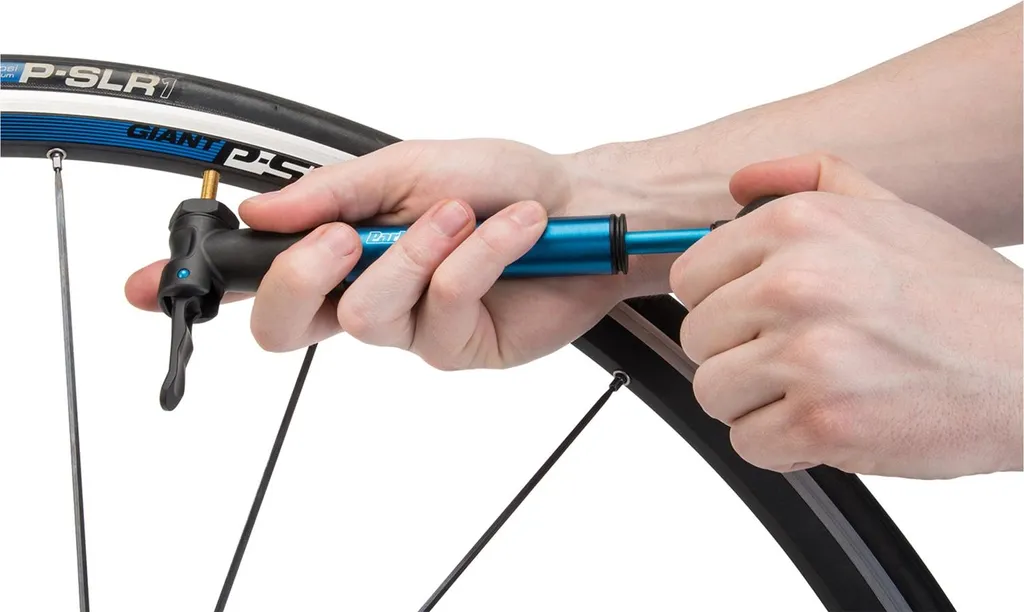 Mini Pompe PMP-3 Noir Micro Format pour Éviter les Pannes de Vélo - 5