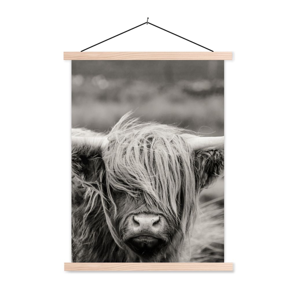 MuchoWow Textilposter Schottischer Highlander - Kuh - Tiere - Schwarz-Weiß - Ländlich 60x80 cm mit holzfarbenen Rahmen - Wandbild