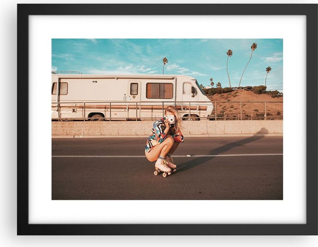 Gerahmtes Poster - Schwarzer Rahmen - Reise Frau Rollschuhe - 40x30 cm - Wand Bild - Wanddeko - Wandbilder - Kunstposter - Wandposter - Bilderrahme...