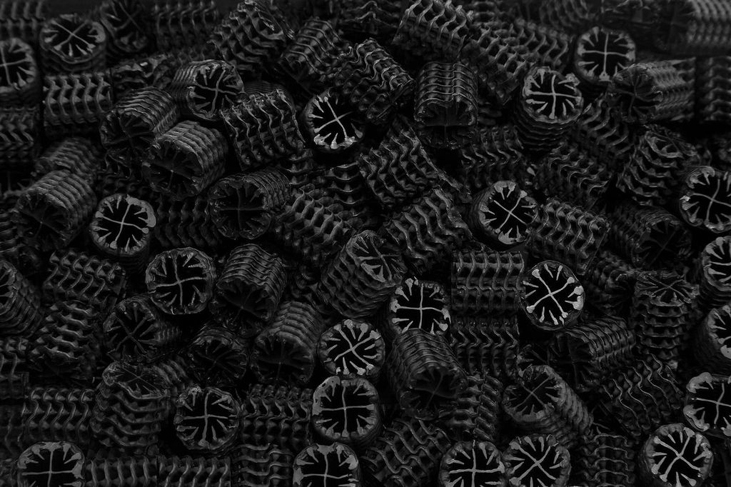 Helix 17 KLL Biofiltermaterial schwimmend Schwarz 100 Liter